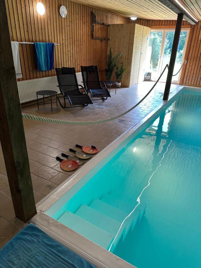 Of Oasis - Indoorpool, Sauna, Naturteich Surwold